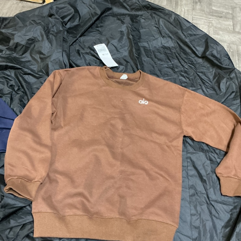 ALO Yoga Men's Chocolate Crewneck Sweater